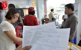 Sợ bị cắt thuê bao, người dân Hà Nội đổ xô đi chụp ảnh chân dung